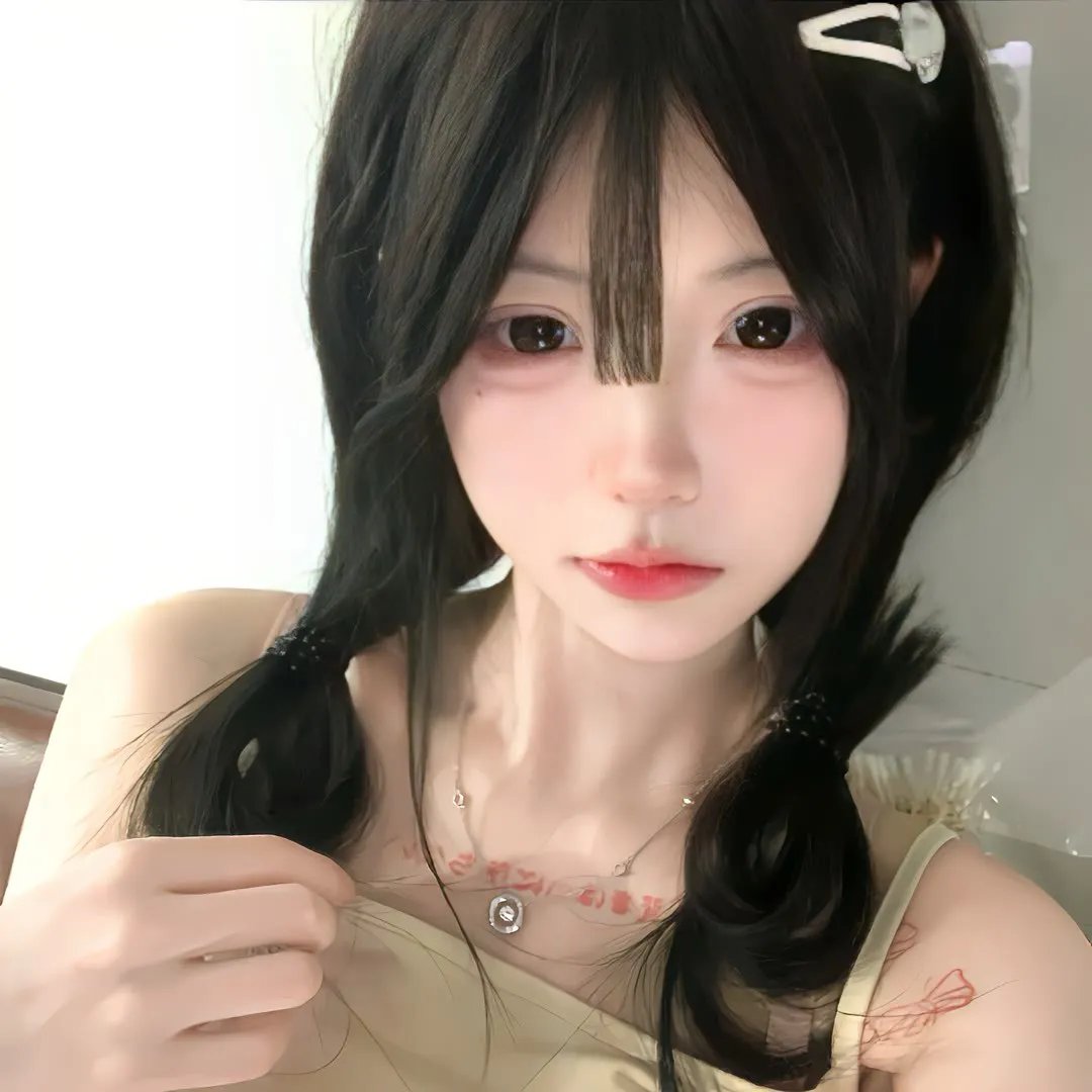 男孩在唱歌